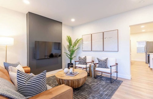 Mount Washington Casa | Urban Sophistication in Renovated Gem; Pets OK