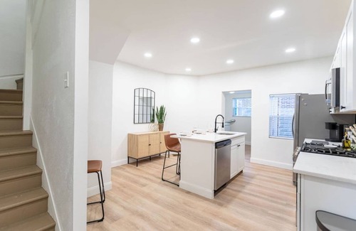 Mount Washington Casa | Urban Sophistication in Renovated Gem; Pets OK