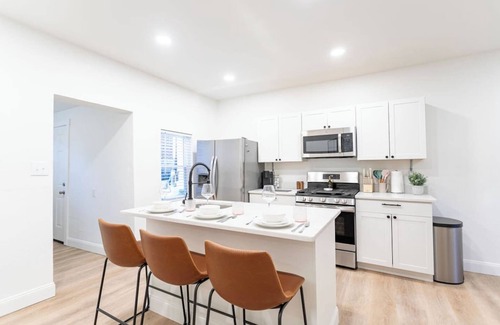 Mount Washington Casa | Urban Sophistication in Renovated Gem; Pets OK