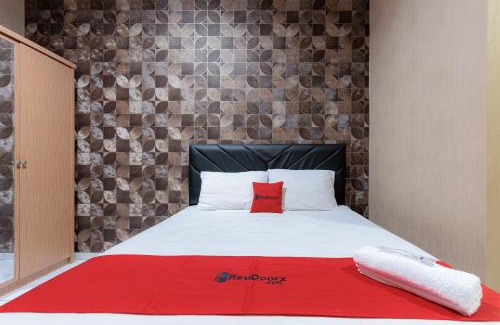 Karawang Hotel | Urbanview Syariah Hotel Tiga ER near Karawang Central Plaza