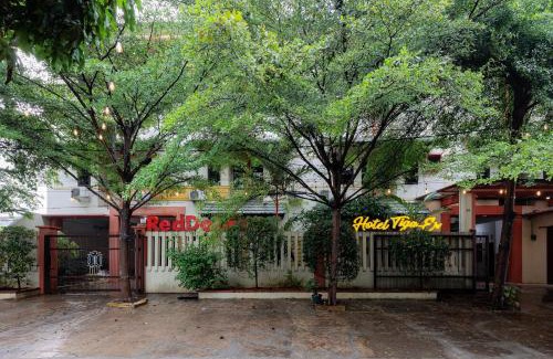 Karawang Hotel | Urbanview Syariah Hotel Tiga ER near Karawang Central Plaza