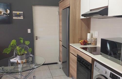 Greater Johannesburg Metropolitan Area Apartamento | URlyfstyle Cottage Near Mall of Africa