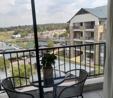 Greater Johannesburg Metropolitan Area Apartamento | URlyfstyle Cottage Near Mall of Africa