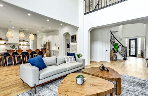 Hudson Bend Casa | UT Football Fave - Pool, Hot Tub, Fire Pit, More!