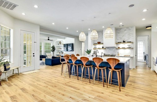 Hudson Bend Casa | UT Football Fave - Pool, Hot Tub, Fire Pit, More!