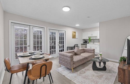 Pemberton Heights Apartamento | UT Suite - Sleeps 5 Stay for F1, ACL, Football!