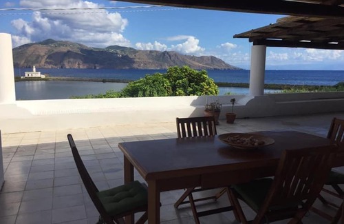 Lingua Casa | Vacanze Salina camera matrimoniale con terrazzo