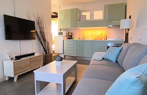Puerto del Rosario Apartamento | Vacation Apartment 'La Casita De La Playa' with Sea View, Wi-Fi and Air Conditioning