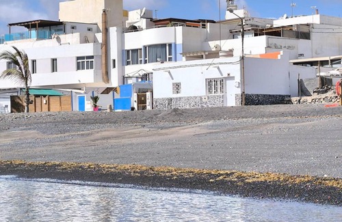 Puerto del Rosario Apartamento | Vacation Apartment 'La Casita De La Playa' with Sea View, Wi-Fi and Air Conditioning