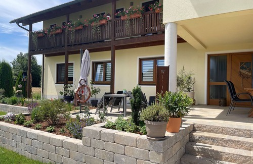 Stausacker Apartamento | Vacation apartment (55sqm) with terrace for up to 5 people