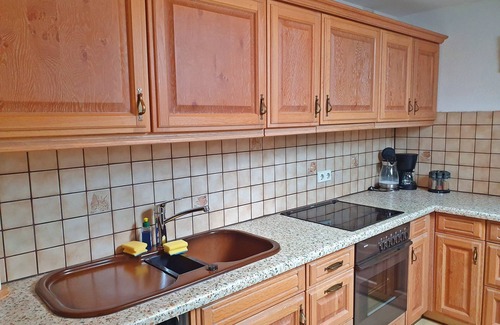 Grassau Apartamento | Vacation apartment 95 sqm, for 2-5 pers., 2 bedrooms, kitchen with dishwasher, spacious living room with balcony. Living room, balcony.