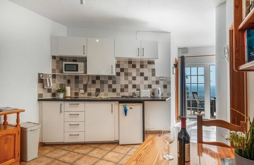 Macher Apartamento | Apartamento vacacional 'Azul De Edén' con vistas a la montaña, balcón y Wi-Fi