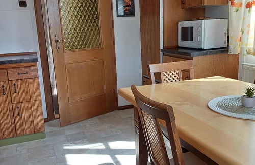 Schnaitsee Apartamento | Vacation apartment for up to 3 persons, 1st sep. Bedroom, south-facing balcony with mountain view