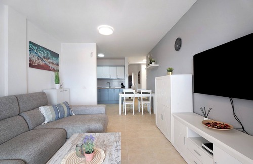Chayofa Apartamento | Apartamento de vacaciones 'Isabel Vista Sur' con vistas al mar, piscina compartida y Wi-Fi