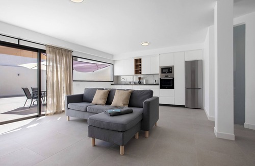 Pájara Apartamento | Apartamento de vacaciones 'Las Cuestitas Sol' con vistas a la montaña, terraza privada y Wi-Fi