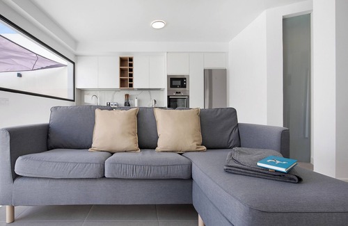 Pájara Apartamento | Apartamento de vacaciones 'Las Cuestitas Sol' con vistas a la montaña, terraza privada y Wi-Fi