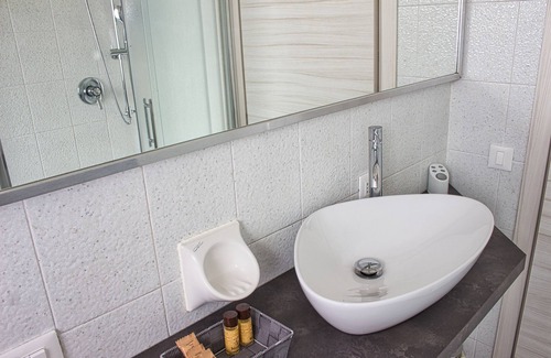 Crocetta-San Lazzaro-Modena Est Apartamento | Vacation apartment opposite historic Maserati factory
