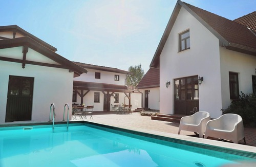 Dargun Apartamento | Vacation apartment Rügen Alte Schule Barlin Mecklenburg Pool