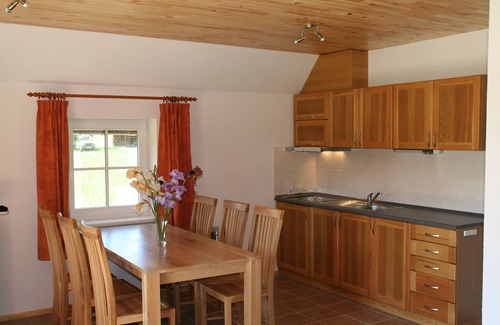 Varve Casa | Apartamento rodeado de prados y bosques y un lago cercano