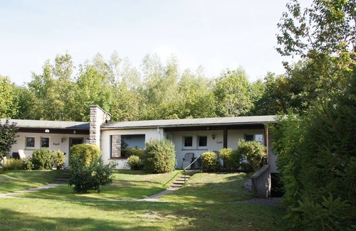 Grafenhausen Casa | Vacation bungalow 'Uschi' with terrace in sunny south-facing position and large meadow by the forest