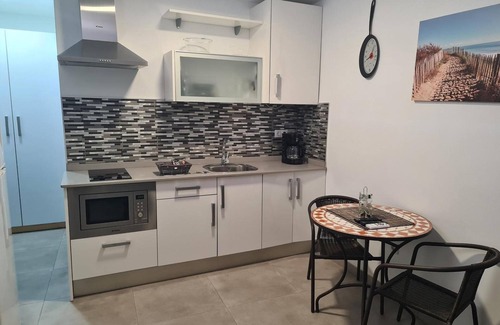 Playa de Arinaga Apartamento | Vacaciones 'Casa Paula - 22' con vistas a la montaña, piscina compartida y Wi-Fi