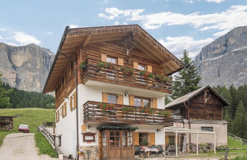 Canazei Chalet De Esquí | Vacaciones Chalet Crepes De Sela con vistas a la montaña, Wi-Fi, balcón y jardín