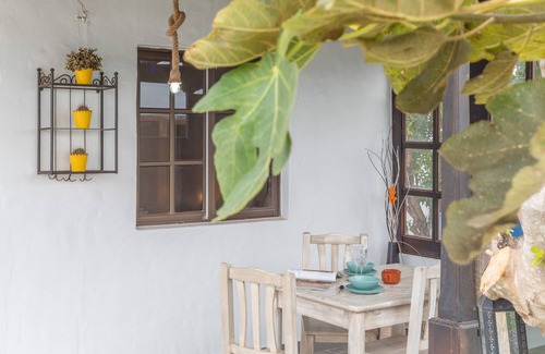 Tinajo Apartamento | Vacation 'El Cuarto De Moza' with Private Terrace, Shared Garden and Wi-Fi