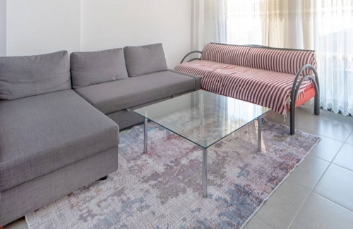 Milas Apartamento | Vacation Flat w Pool and Garden in Milas
