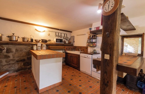 Montpezat-sous-Bauzon Casa | Casa de vacaciones "Les Grisiéres" con vistas a la montaña y 2 terrazas privadas