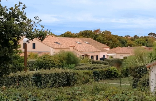 Saint-Michel-Chef-Chef Casa | VACATION HOME IN PRIVATE RESIDENCE