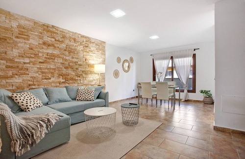 El Matorral Casa | Vacation Home "Casa Dael" with Mountain View, Private Terrace & Wi-Fi