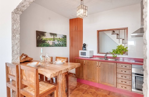 Arrieta Casa | Casa de vacaciones 'Casa Roque' con vistas al mar, Wi-Fi y aire acondicionado