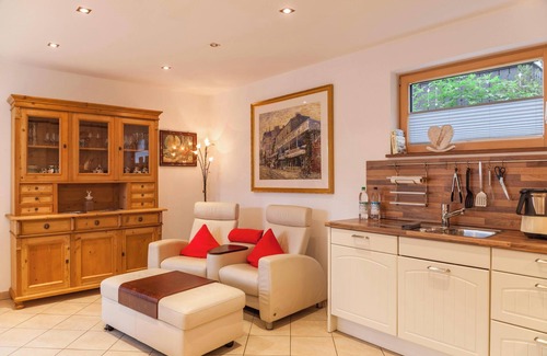 Farchant Casa | Casa de vacaciones "Das Bergzeit" con vistas a la montaña, Wi-Fi, jardín y terraza