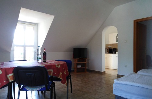 Balatonmariafurdo Casa | Casa de vacaciones con piscina, WiFi en el lago para 8 personas.