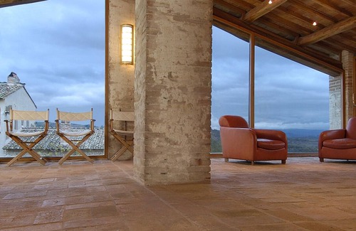 Amelia Apartamento | Histórico, restaurado Borgo con pequeña iglesia, amplia naturaleza + priv. lago