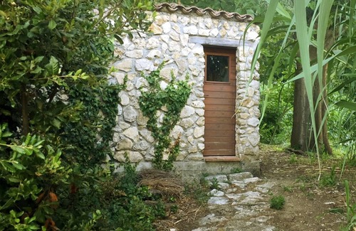 Amelia Apartamento | Histórico, restaurado Borgo con pequeña iglesia, amplia naturaleza + priv. lago
