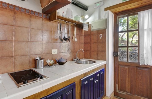 Tesbabo Casa | Casa de vacaciones "Las Adelfas Baja" con vistas al mar, jardín y Wi-Fi