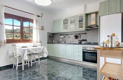La Solana Casa | Casa de vacaciones "Las Monarcas" con vistas a la montaña, terraza privada y Wi-Fi