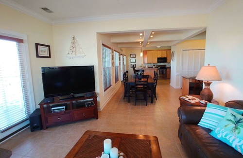 Ocean Isle Beach Condominio | ¡Vacaciones en este tranquilo condominio costero a minutos de la arena y el sonido de OIB!