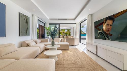 Nueva Milla de Oro Villa | VACATION MARBELLA I Villa Martinica, Turquoise Heated Pool, Rooftop Hot Tub with Sea View, Cine Room, 5 min to the Beach