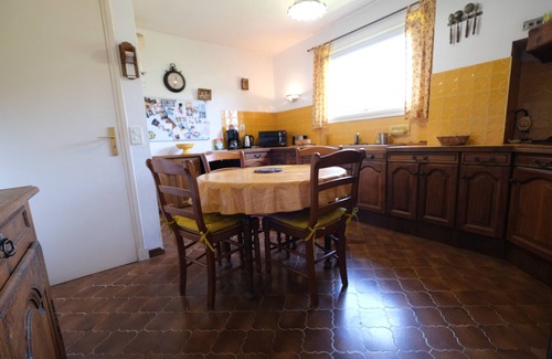 Chateauneuf-le-Rouge Chalet De Esquí | Primer piso de la casa, zona residencial con piscina privada en la Provenza.