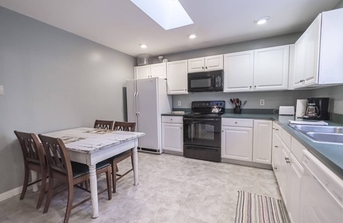 Bolivar Apartamento | Vacation Rental: Armory Quarters B