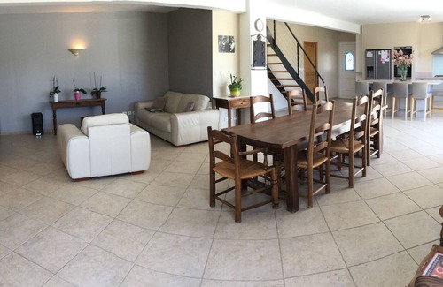 Cavaillon Chalet De Esquí | Bonito alquiler con piscina privada cerca de Isle sur Sorgue, capacidad para 10 personas.