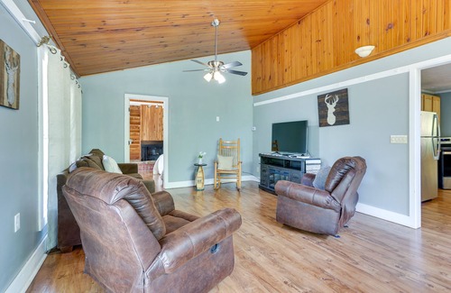 Taswell Cabina | Vacation Rental Near Hoosier National Forest!
