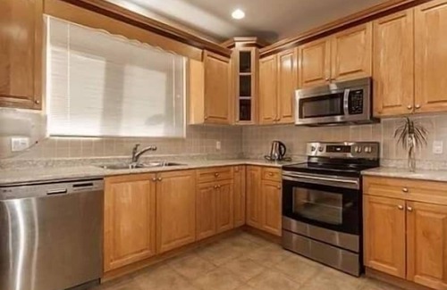 Fleetwood Casa | Vacation Rental Room in a Home Private Bathroom No Aircon