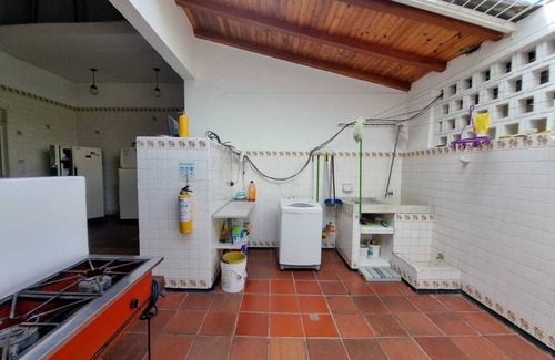 Armenia Chalet De Esquí | Chalet vacacional para grupos y familias con piscina, jacuzzi y árboles frutales