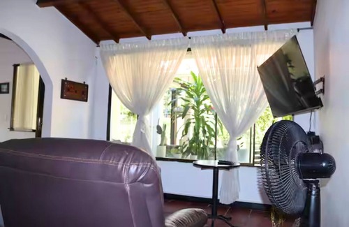 Armenia Chalet De Esquí | Chalet vacacional para grupos y familias con piscina, jacuzzi y árboles frutales