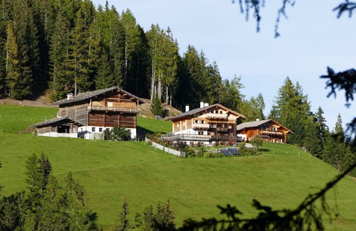 Santa Valburga Apartamento | Vacations on the mountain farm in Ultental Valley in the Anna vacation apartment