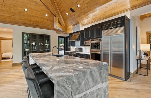 Vail Casa | Vail Dream - modern sanctuary with hot tub, pool, firepit close to Vail Village