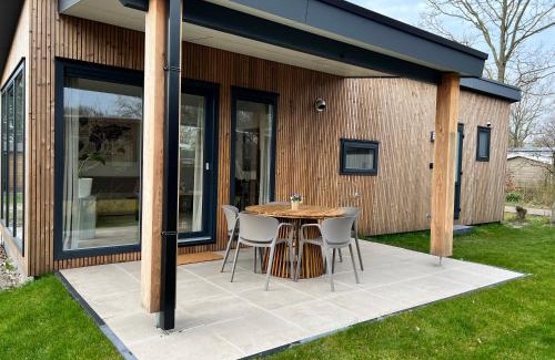 Sint Maartensvlotbrug Chalet De Esquí | Vakantiehuisje Zeegeluk vlakbij de kust